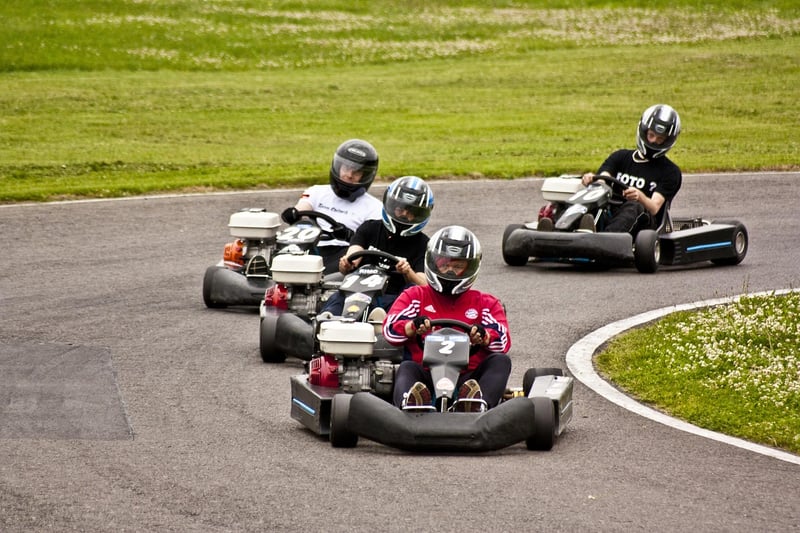 Les équipements essentiels pour pratiquer le karting en toute sécurité en 2026