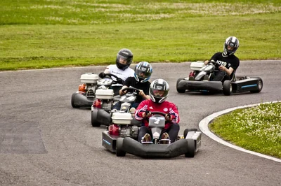 Les équipements essentiels pour pratiquer le karting en toute sécurité en 2026